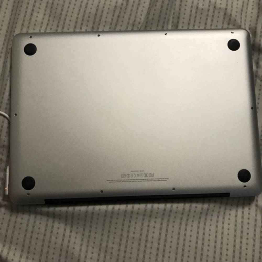 MacBook Pro - Picture 2 of 5